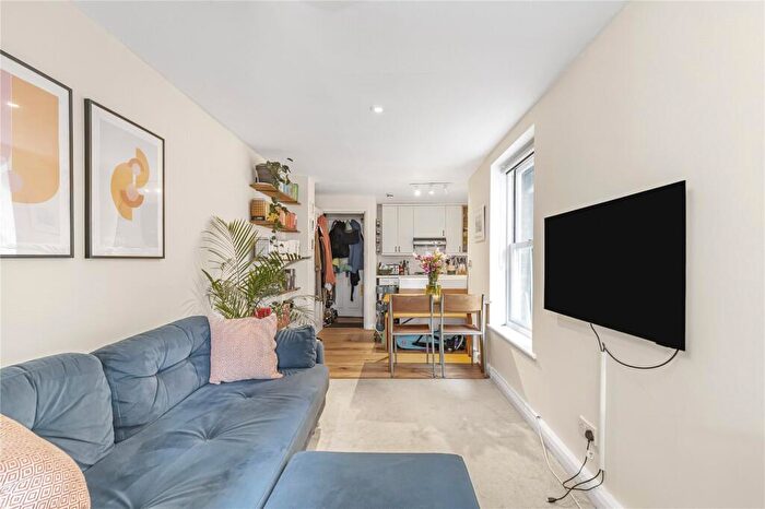 1 Bedroom End Of Terrace House To Rent In Balham High Road, Balham, London, SW12