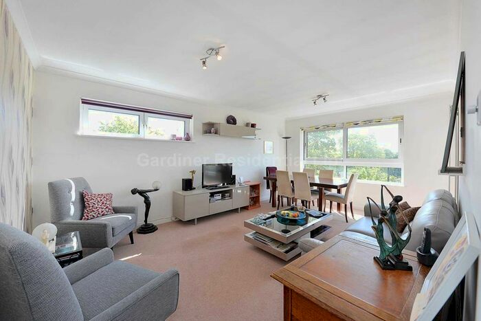 2 Bedroom Flat To Rent In Kent Avenue, Ealing, W13