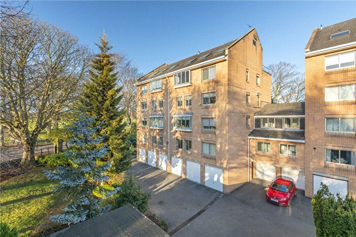 2 Bedroom Apartment For Sale In West Court, Roundhay, Leeds, LS8