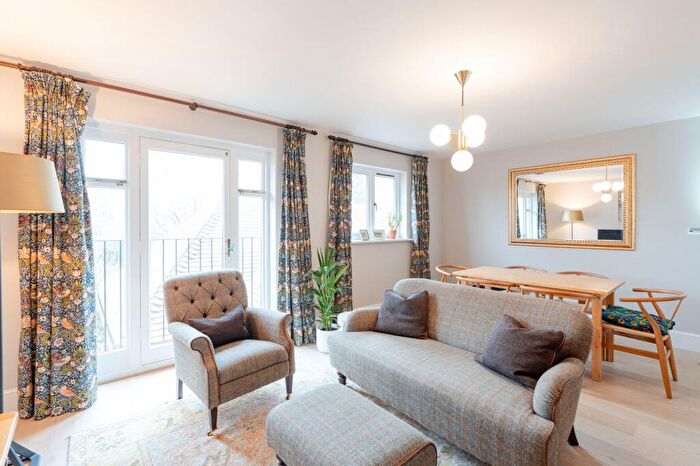 2 Bedroom Flat For Sale In Davenant Road, Davenant Court, OX2