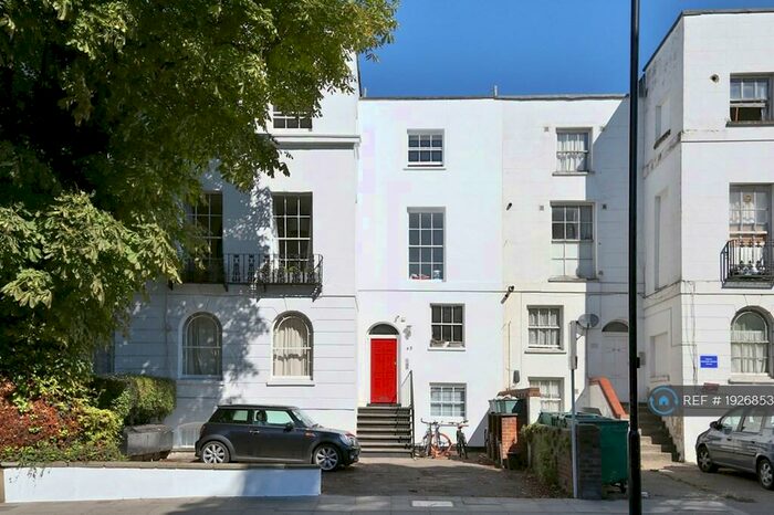 3 Bedroom Flat To Rent In Tollington Park, London, N4