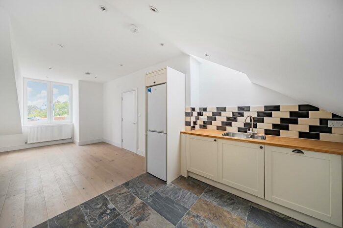 2 Bedroom Flat For Sale In Muswell Hill, Highgate, N10