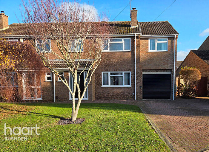 4 Bedroom Semi-Detached House For Sale In Cedar Close, Wellingborough, NN29