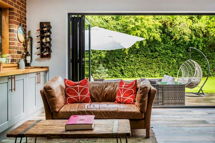 4 Bedroom Detached House For Sale In Newdigate Road, Beare Green, Dorking, RH5