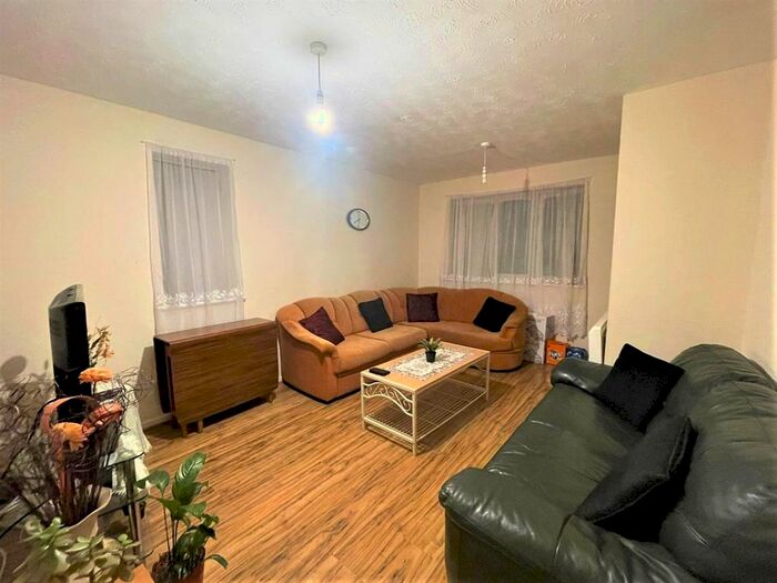 1 Bedroom Flat To Rent In Hutton Court, Tramway Avenue, London N9