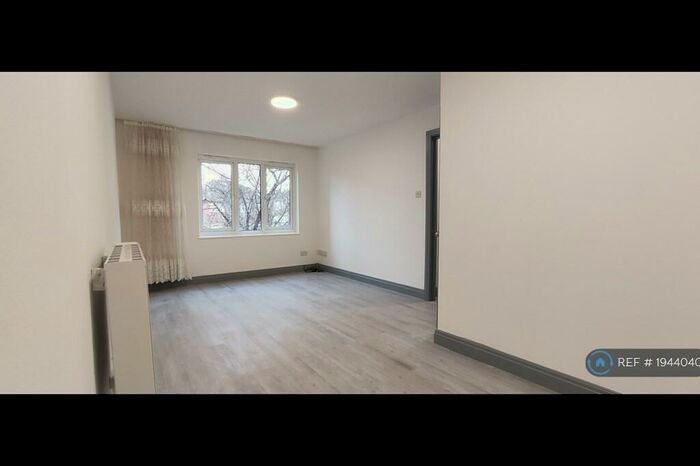 2 Bedroom Flat To Rent In Keswick Court, London, SE13