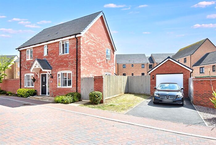3 Bedroom Detached House For Sale In Sunningdale Drive, Priors Hall Park, NN17