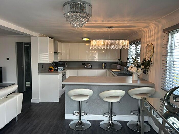 1 Bedroom Park Home For Sale In Tower Park, SS5