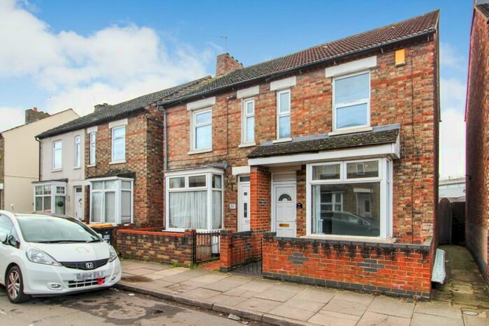 3 Bedroom Semi-Detached House To Rent In Edward Road, Bedford, MK42