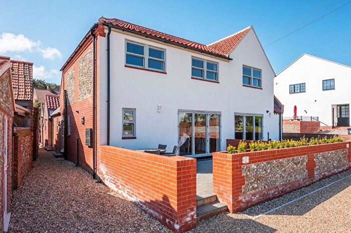2 Bedroom Flat For Sale In High Street, East Runton, NR27