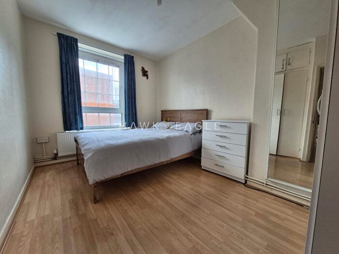 2 Bedroom Flat To Rent In Gill Street, London, Greater London., E14