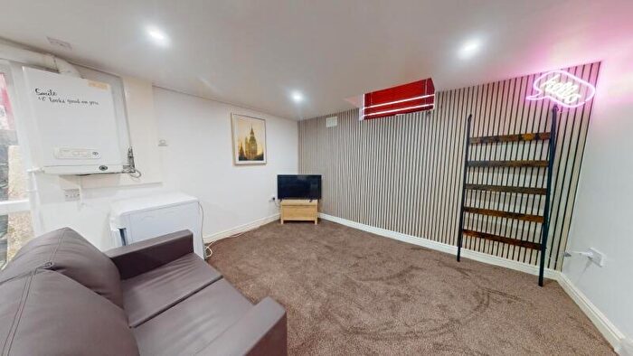 1 Bedroom Flat To Rent In Cardigan Road, Hyde Park, Leeds, LS6