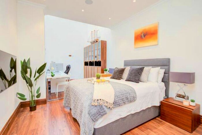 3 Bedroom Flat To Rent In Lanark Road, Little Venice, London, W9