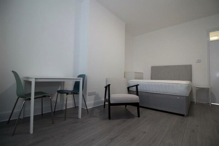 Studio To Rent In Evington Road, Near Victoria Park, Leicester, LE2