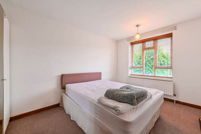 2 Bedroom Flat For Sale In Manor Road, Stoke Newington, London, N16