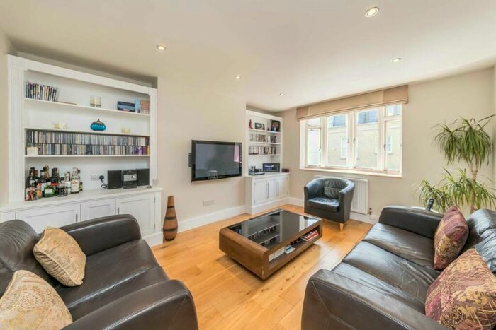 2 Bedroom Flat To Rent In Limerston Street, Chelsea, SW10