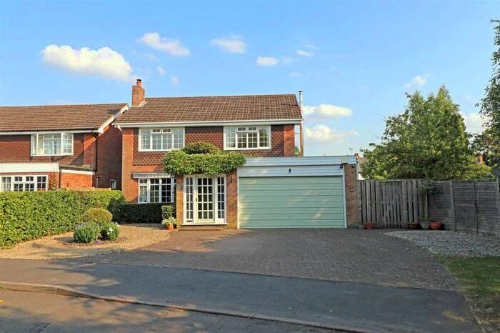 4 Bedroom Detached House For Sale In Oakdene Close, Claverdon, Warwick, CV35