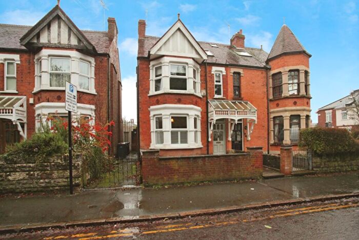 3 Bedroom Semi Detached House For Sale In Brays Lane, Coventry, West Midlands, CV2