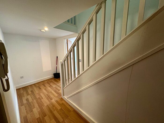 1 Bedroom Flat To Rent In Swansea, SA1