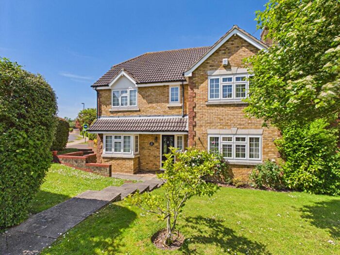 4 Bedroom Detached House For Sale In Bartholomew Way, Horsham, RH12