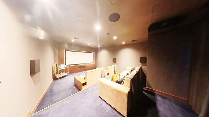 2 Bedroom Flat To Rent In Clarendon Court, Barbican, EC1Y