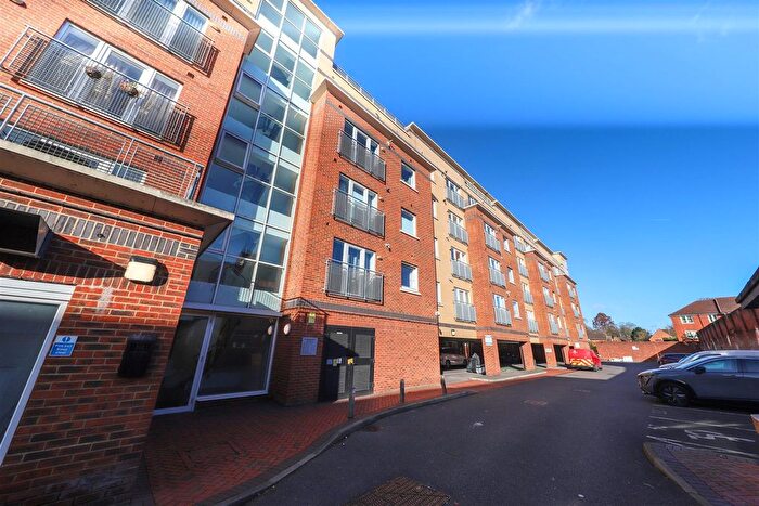 2 Bedroom Flat For Sale In High Street, Uxbridge, UB8