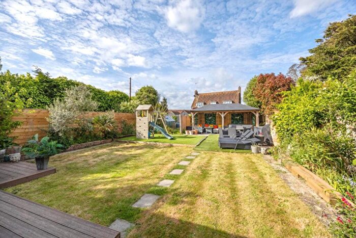 5 Bedroom Detached House For Sale In Elm Grove, Lancing, BN15