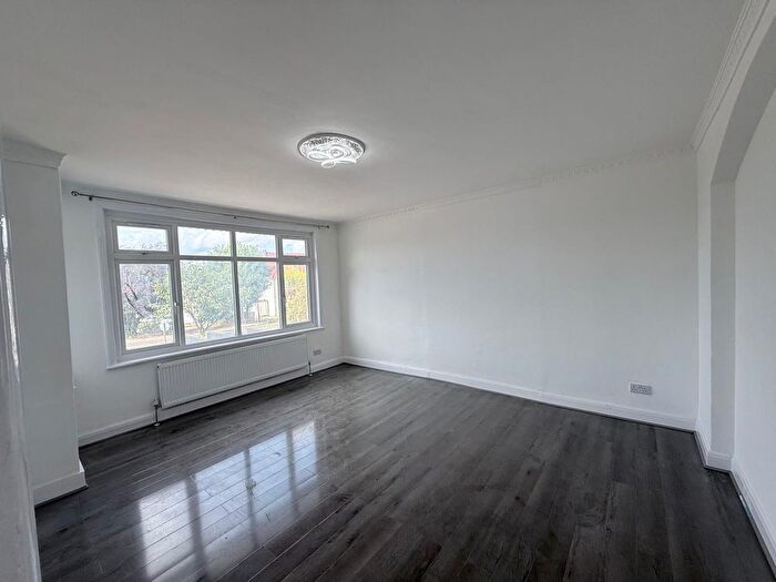 5 Bedroom Semi-Detached House To Rent In Kingsway, Wembley, Middlesex, HA9