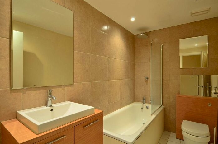 1 Bedroom Flat To Rent In Redcliffe Square, Chelsea, London, SW10