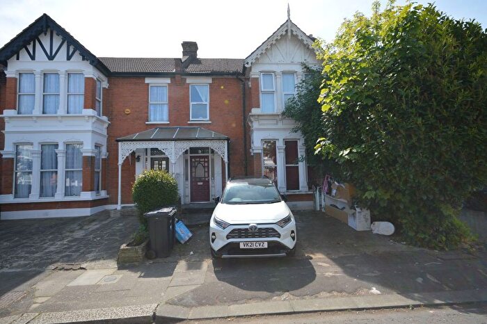 2 Bedroom Flat To Rent In Ranelagh Gardens, Cranbrook, Ilford, IG1