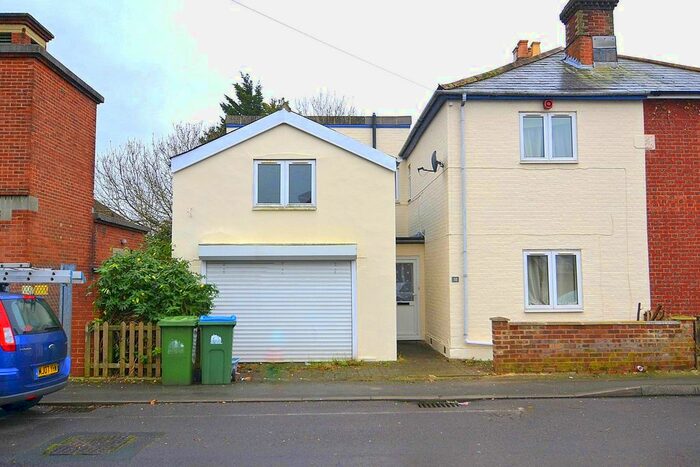 3 Bedroom Semi-Detached House To Rent In Carlisle Road, Southampton, SO16