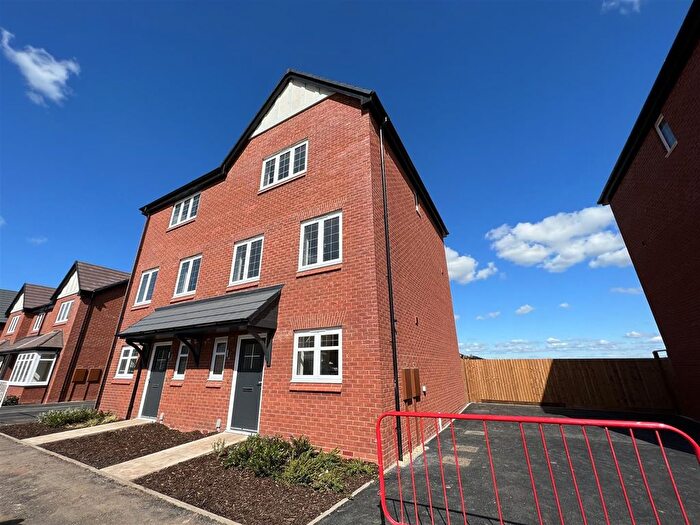 4 Bedroom Semi-Detached House To Rent In Greenways Road, Tatenhill, Burton Upon Trent, DE13