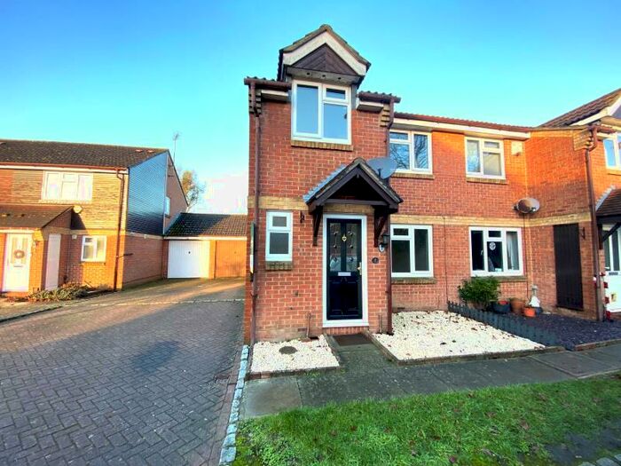 3 Bedroom Semi-Detached House To Rent In Camberley, GU15