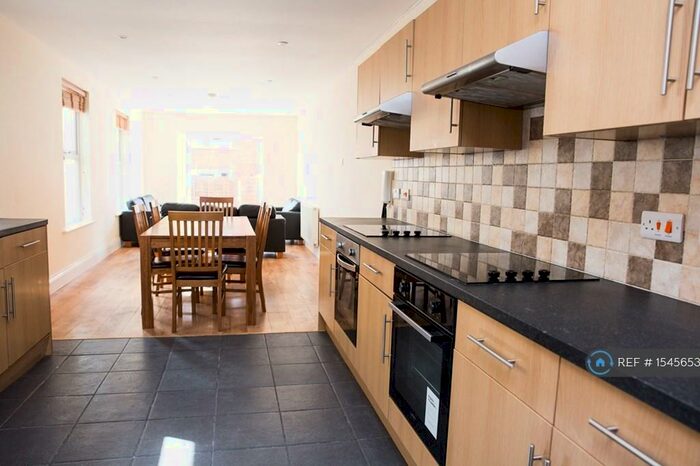8 Bedroom Terraced House To Rent In Carlton Road, Southampton, SO15