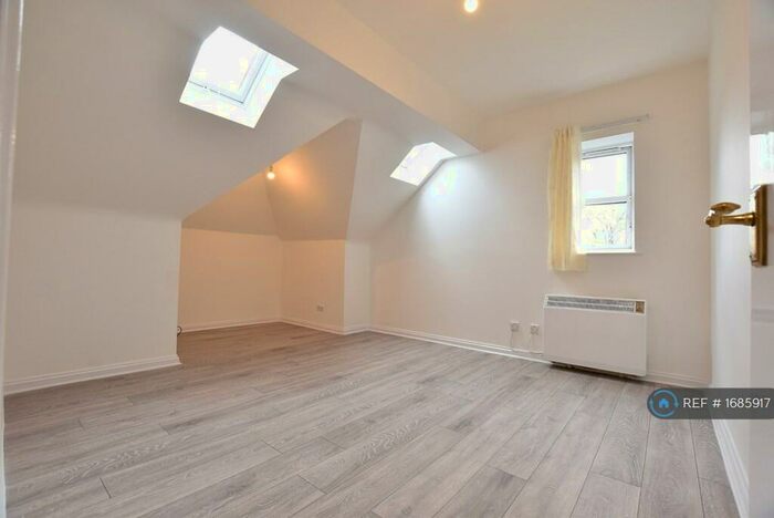 1 Bedroom Flat To Rent In Hart Hill Drive, Luton, LU2