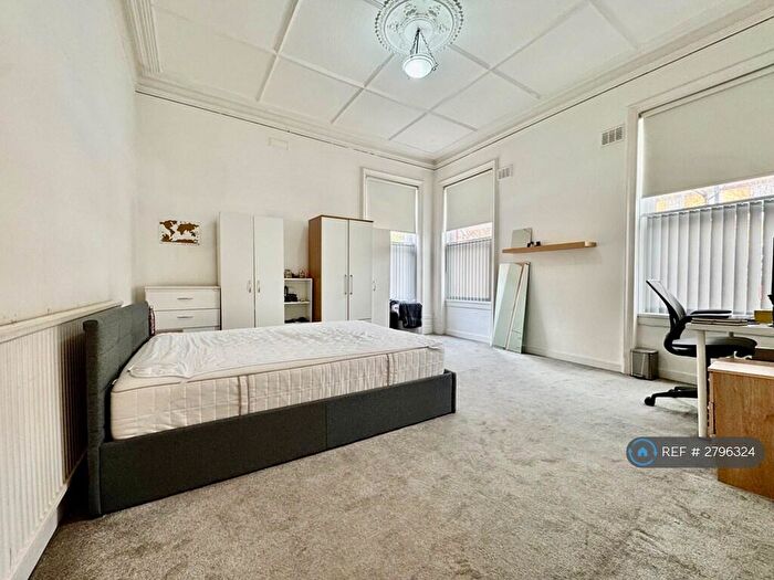 2 Bedroom Flat To Rent In Finchley Road, London, NW3