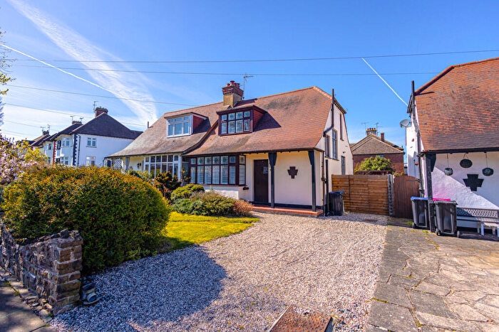 3 Bedroom Semi Detached House For Sale In Somerset Avenue, Westcliff-on-sea, SS0