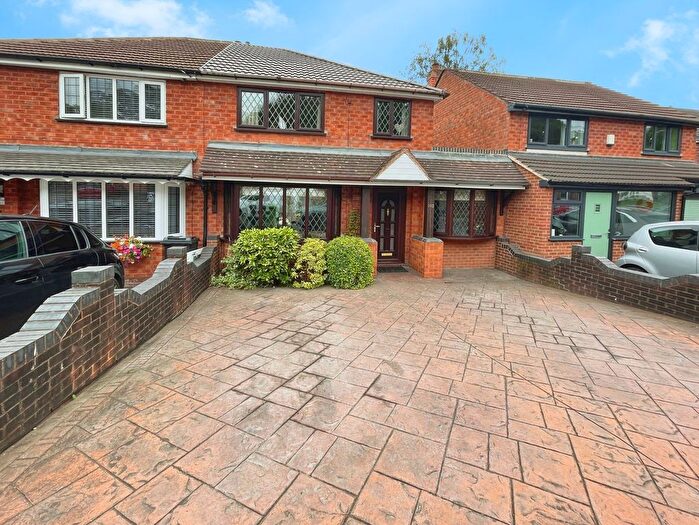 4 Bedroom Semi-Detached House For Sale In Park Farm Road, Birmingham, B43