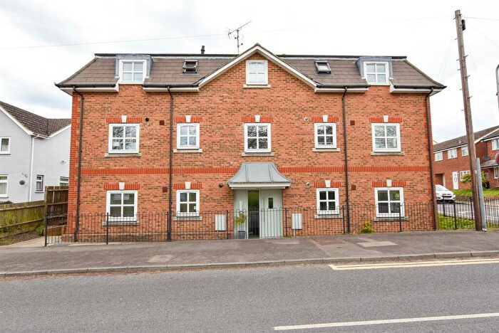 2 Bedroom Flat To Rent In Bull Lane, Eccles, ME20