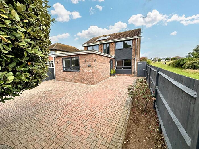 6 Bedroom Detached House For Sale In Glynn Road, Peacehaven, BN10