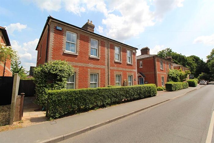 2 Bedroom Cottage To Rent In Coldharbour Road, Pyrford, GU22
