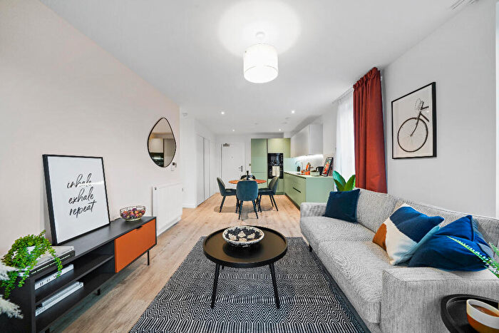 2 Bedroom Apartment To Rent In Chalk, M5