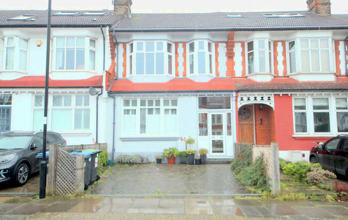 1 Bedroom Flat To Rent In The Crest, Palmers Green, N13