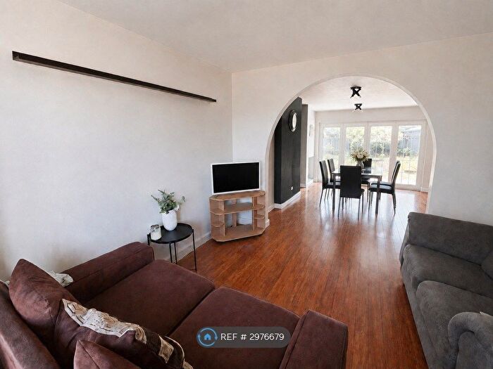 4 Bedroom Semi-detached House To Rent In Bessemer Road East, Swindon, SN2
