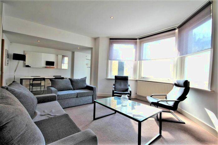 3 Bedroom Flat To Rent In Highbury Grove, Highbury, London, N5
