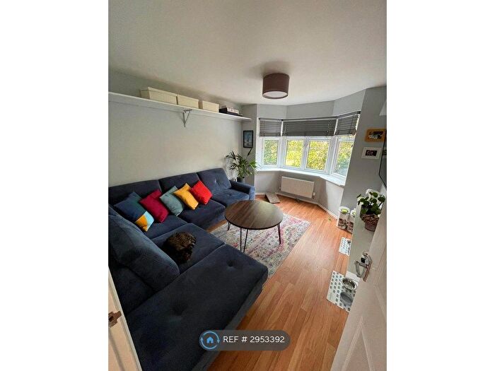 2 Bedroom Flat To Rent In Westland Drive, Lee-On-The-Solent, PO13