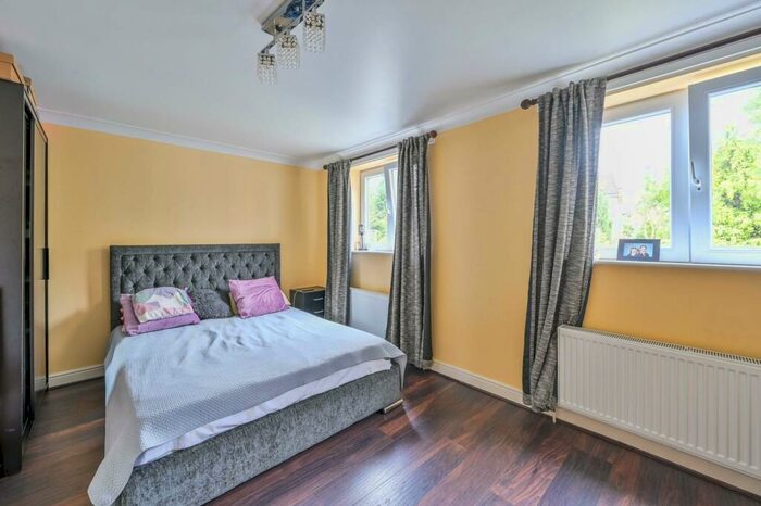 4 Bedroom House To Rent In Grimsby Grove, Gallions Reach, London, E16