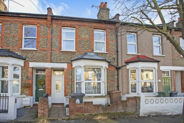 2 Bedroom Flat To Rent In Oakdale Road, Leyton, E11