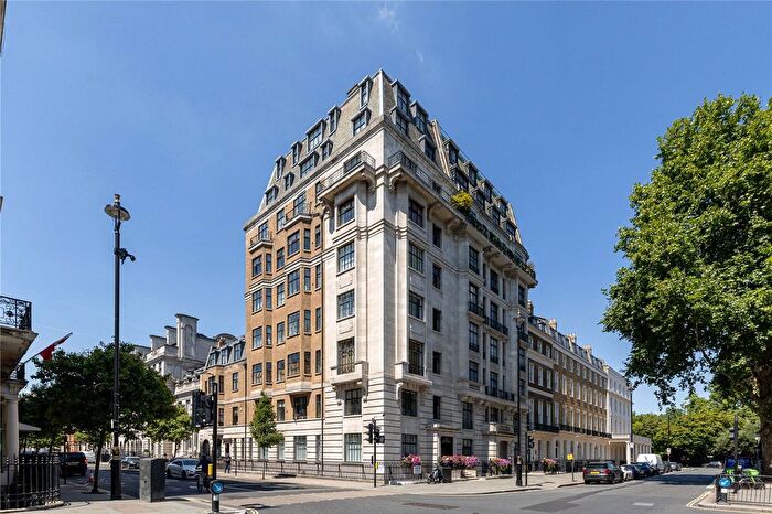 2 Bedroom Flat To Rent In Portland Place, London, W1B