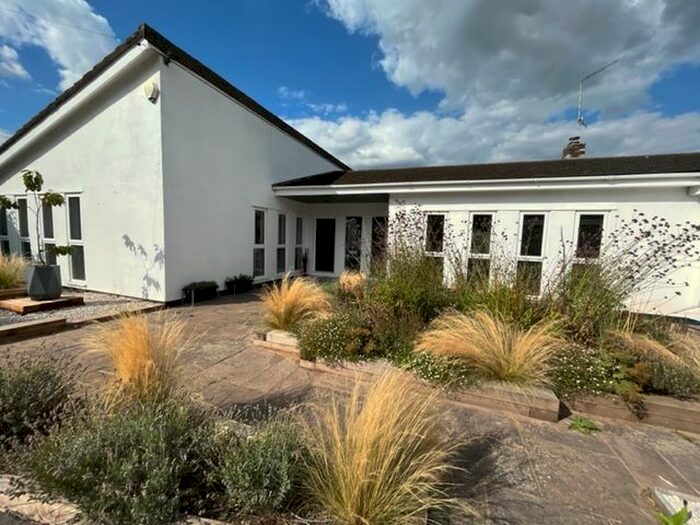 5 Bedroom Detached Bungalow To Rent In The Street, Ubley, BS40